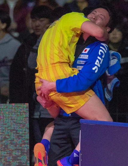 日本队逆转英格兰队，王皓扛起全队