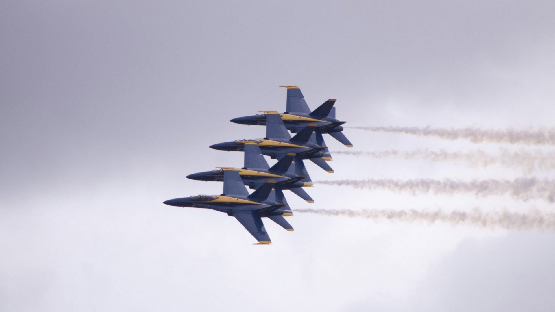 赛车之神在夜幕降临前就已掷出骰子，奥利维耶如何在发车灯熄灭的瞬间终结年度悬念