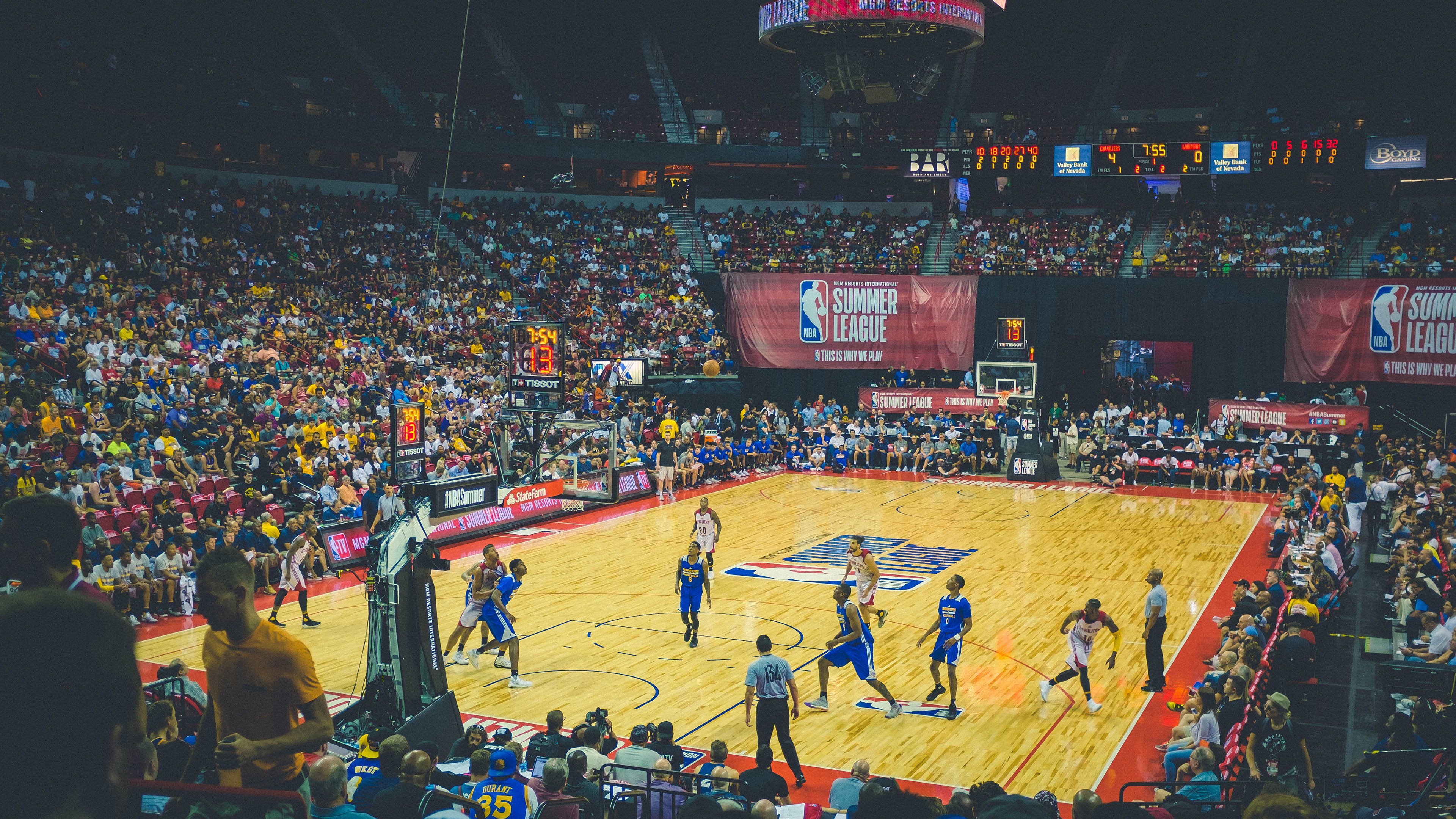 双塔锁群星，孤星破长夜，文班亚马的绝望扛旗与雄鹿的冰冷绞杀