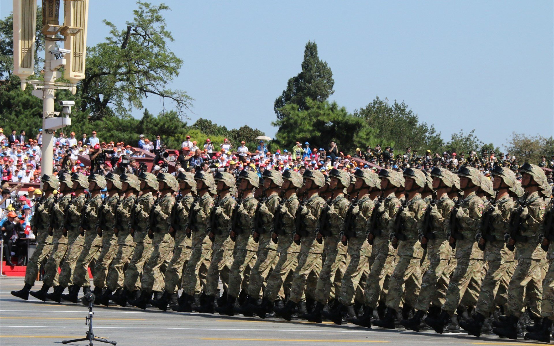 平行宇宙之战,当伦纳德的沉默撕裂了两个时空的篮球法则
