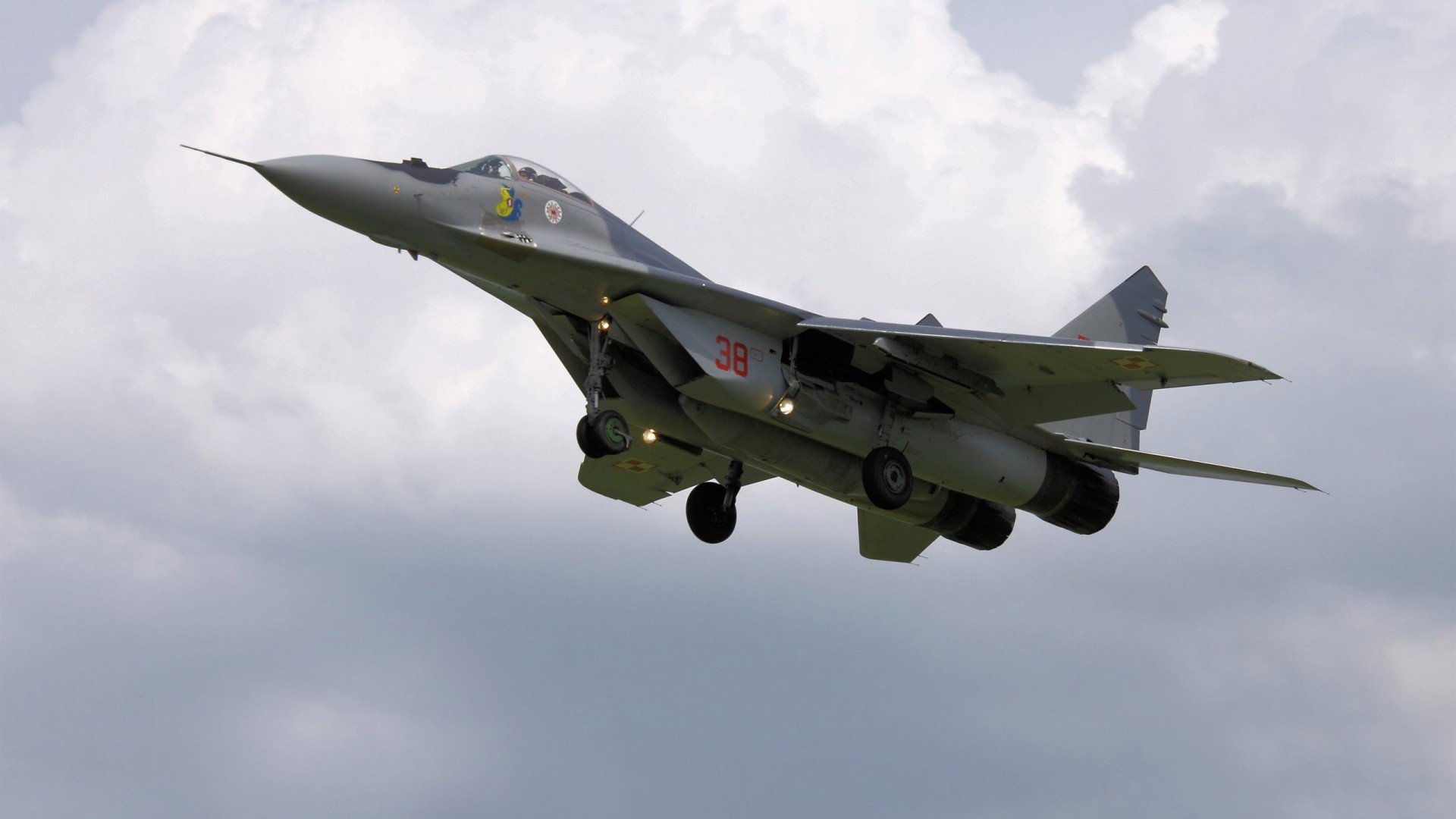 绿茵场上的孤胆英雄，孔德一锤定音，厄瓜多尔力克东道主卡塔尔