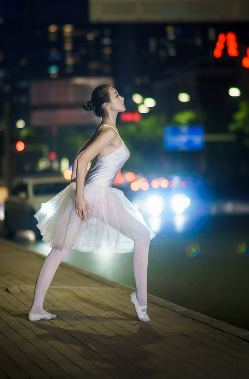 一人战一城，独行侠米切尔的孤胆英雄史诗