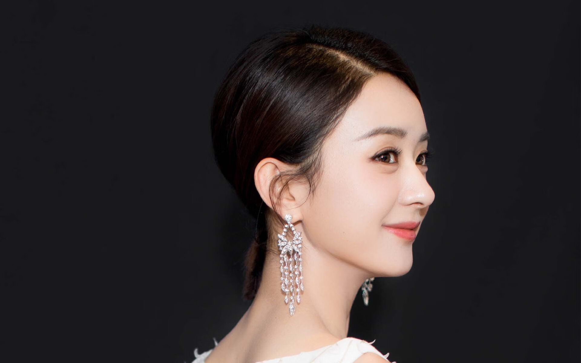 闪电战！拜仁三箭定江山，莱奥独造三球击溃喀麦隆